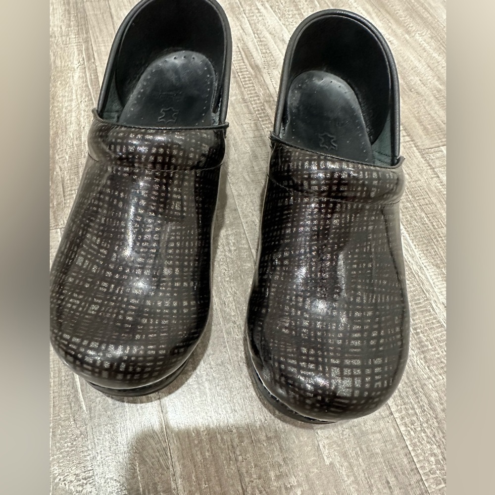 Dansko Professional Clog- Patent Leather, Women’s 8.5 - Picture 7 of 15